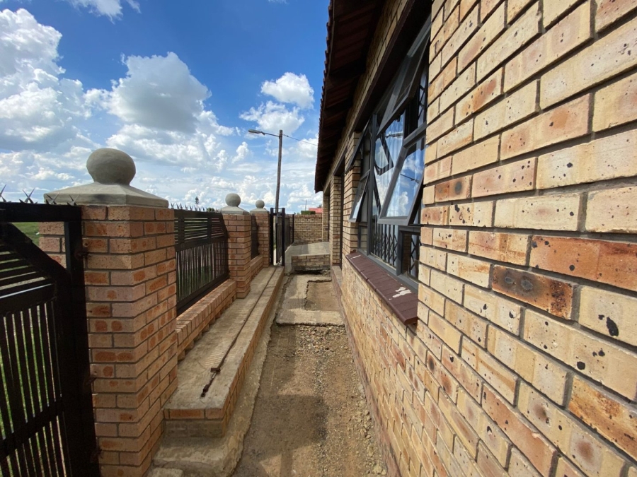 3 Bedroom Property for Sale in Selosesha Free State